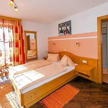 Han/Misafirhane Maria's Sonnenquartier